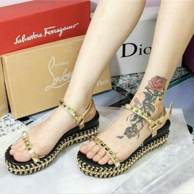 Giày sandal xuồng quai đính đinh LBT đế đỏ