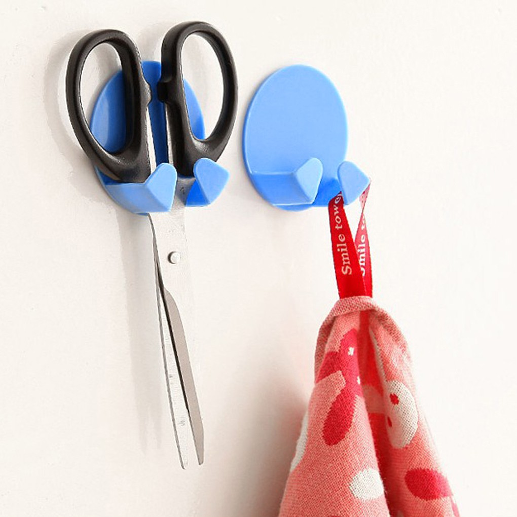 Set 2 Móc Treo Phích Cắm Điện Bằng Nhựa Tiện Dụng