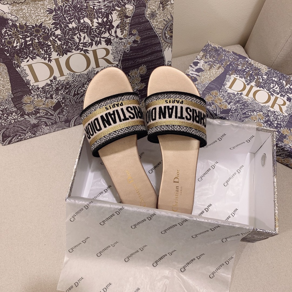 Xăng đan Nữ Đế Bệt Bằng Da Tổng Hợp Mới