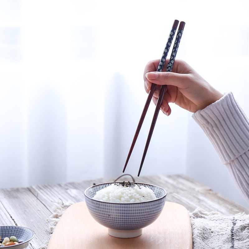 Đôi đũa gỗ họa tiết hoa anh đào xinh xắn