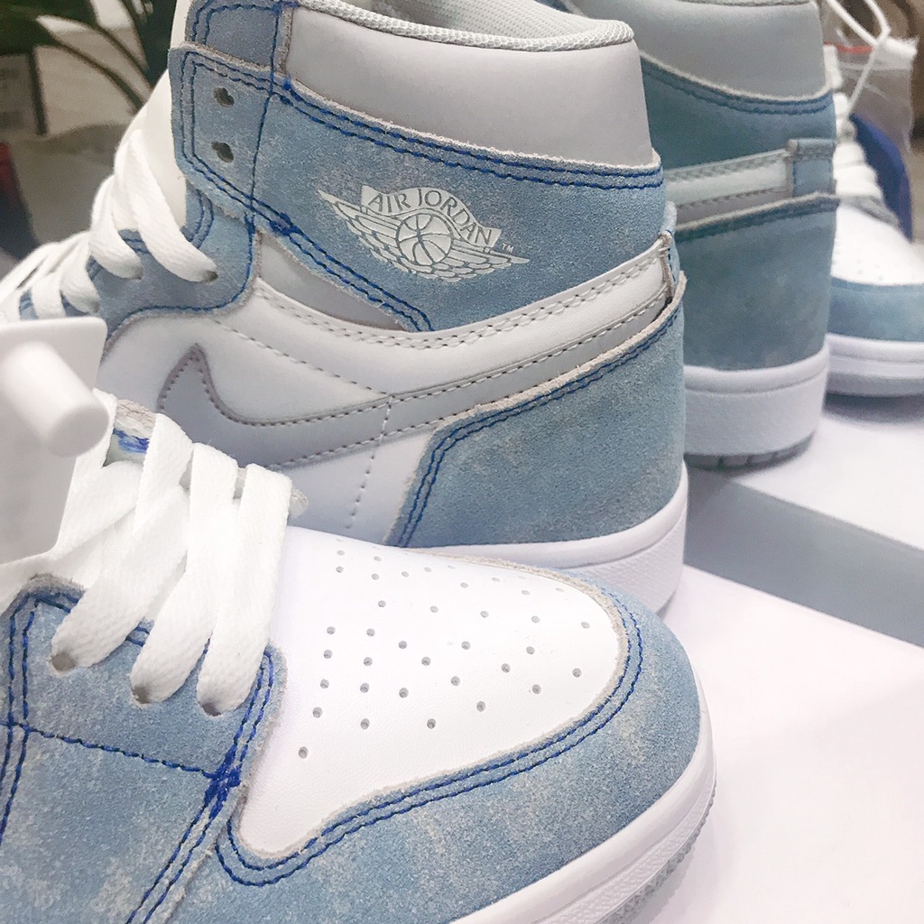 Giày 𝐉𝐨𝐫𝐝𝐚𝐧 1 🎀Free Ship🎀  Giày 𝐚𝐢𝐫 𝐉𝐨𝐫𝐝𝐚𝐧 hyper royal xanh nỉ cao cổ mới, Giày JD1 xanh loang nam nữ hot nhất 2021 | BigBuy360 - bigbuy360.vn