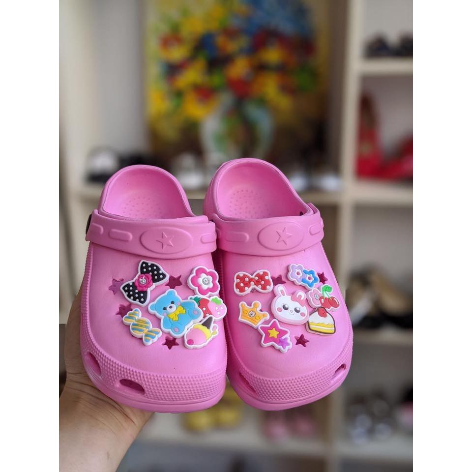 Dép sục bé gái