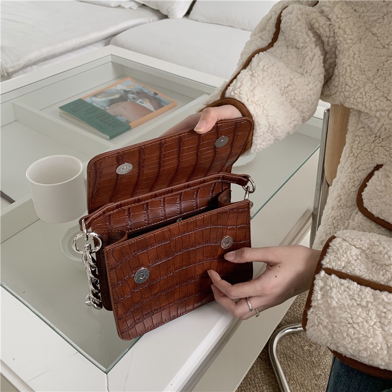 Túi xách vuông IELGY dây xích đeo vai retro thời trang nữ