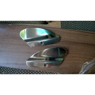 che gác chân sau kiểu bằng inox