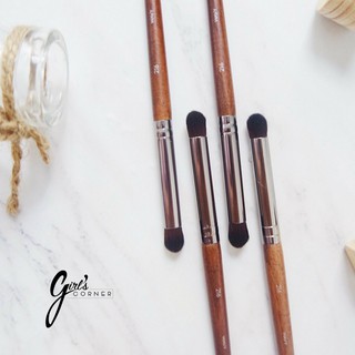 Cọ nhấn đuôi mắt Make Up Forever 216