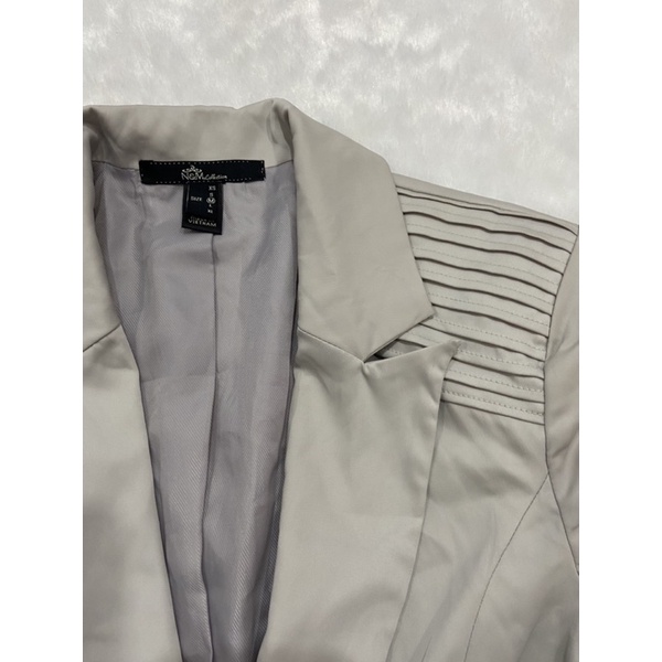 Áo vest nữ xếp li vai Ninomaxx (S, M) - Thanh lý vnxk