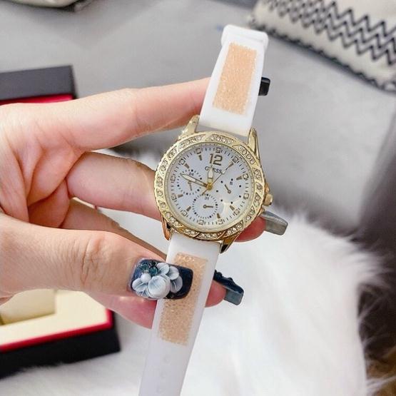 Đồng hồ nữ guess dây silicon bền đẹp, thiết kế sang trọng, trẻ trung, chống nước bảo hành 12 tháng