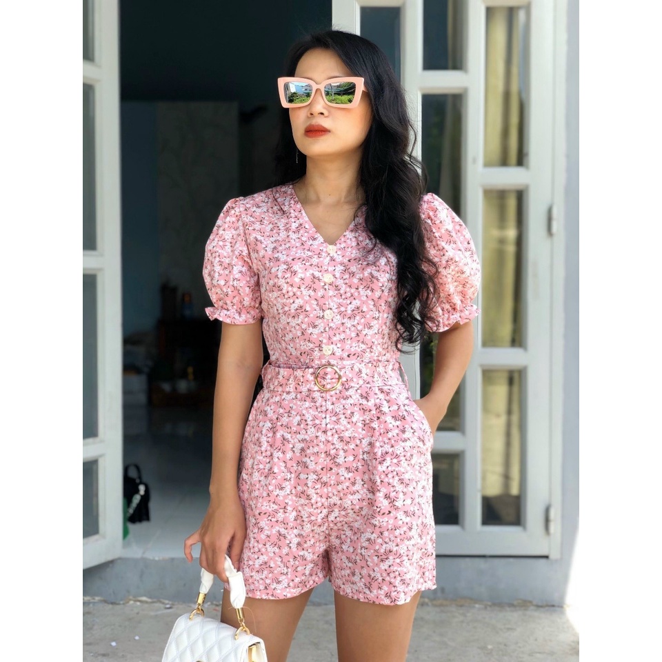 Jumpsuit ngắn hoa cổ tim tay phồng đính nút trước năng động cực xinh kèm belt GR194- Hình thật shop chụp