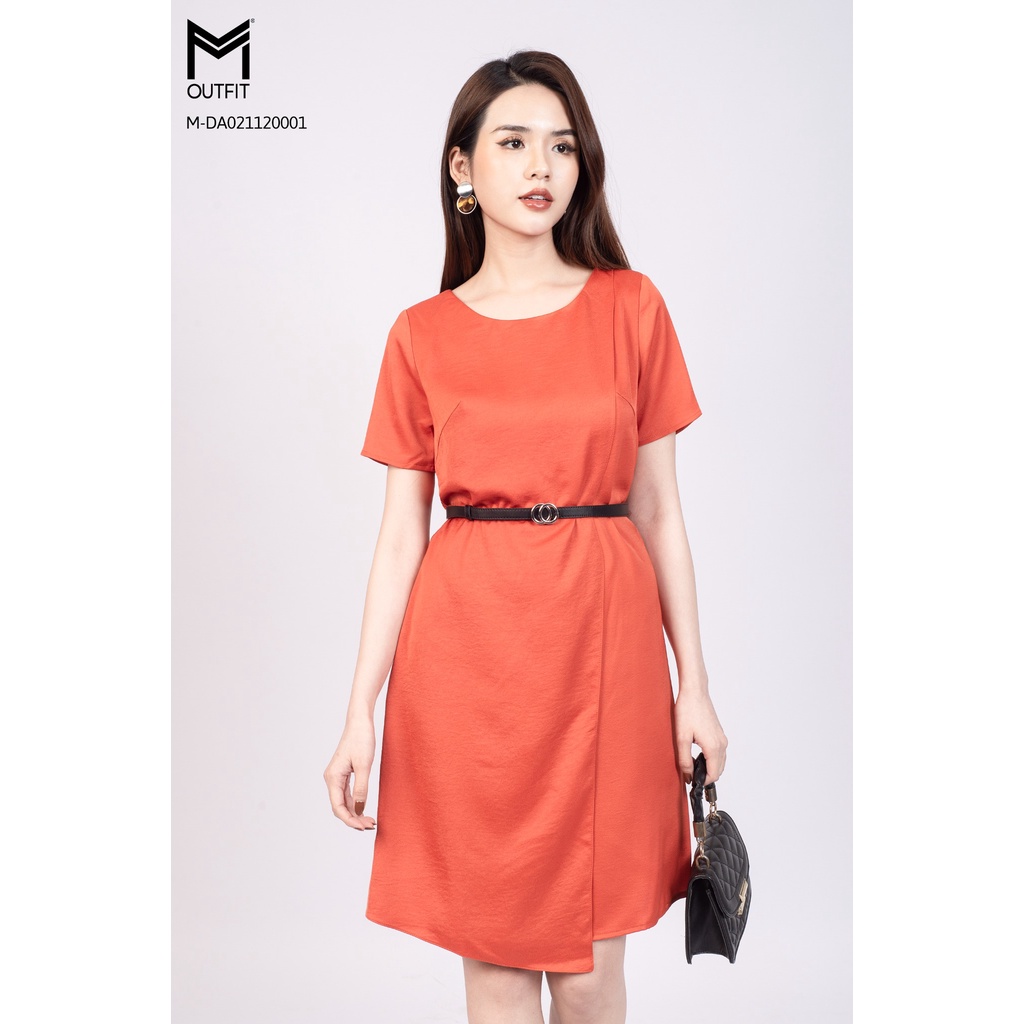 Đầm Suông Tà Lệch kèm thắt lưng MMOutfit M-DA021120001