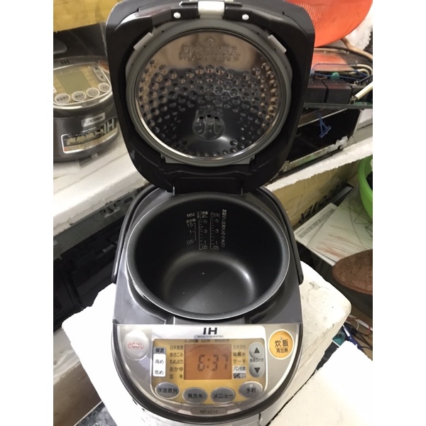 Nồi cơm Zojirushi IH 1L NP-VC10