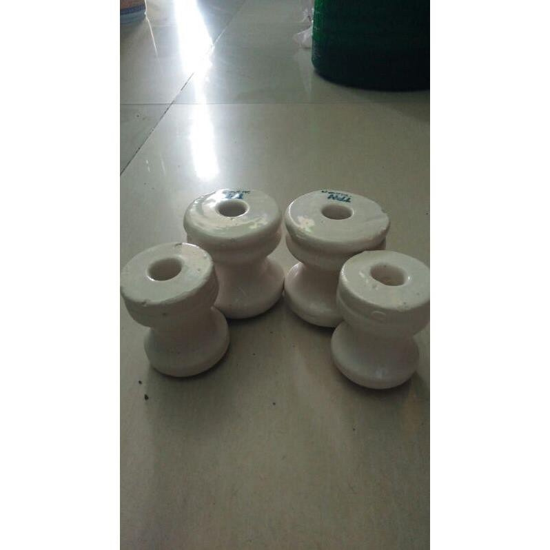 Sứ điện dùng bắt điện.