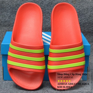 Dép trẻ em Adidas Adilette Aqua Kid màu đỏ sọc chuối