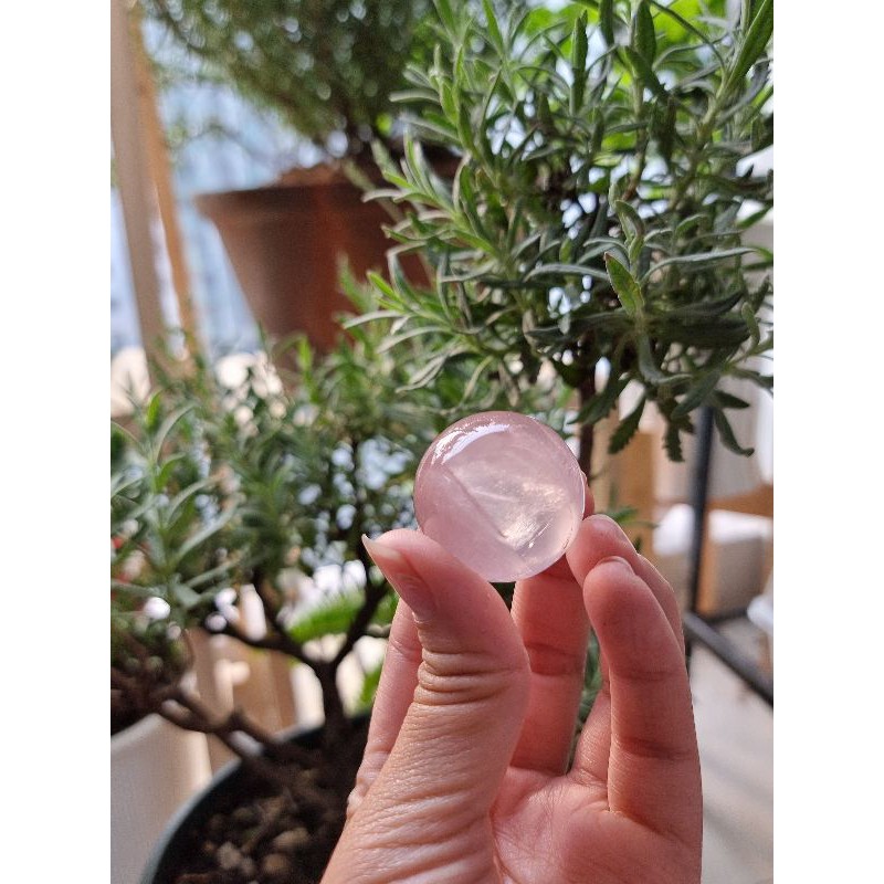 Viên bi cầu thach anh hồng chất đẹp kèm đế | BigBuy360 - bigbuy360.vn