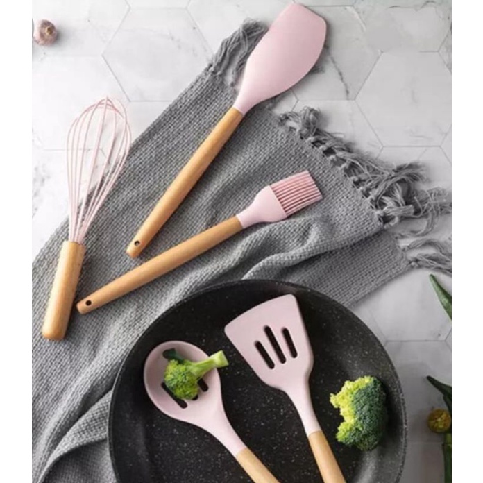 Bộ dụng cụ làm bếp 11 món kèm hộp đựng, chất liệu silicone chịu nhiệt kèm cán gỗ cao cấp