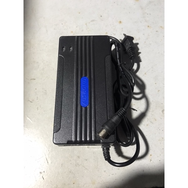 Sạc xe đạp điện, sạc xe máy điện 24V12Ah, 36V12Ah chân tròn có kim có đèn báo tự ngắt khi sạc đầy