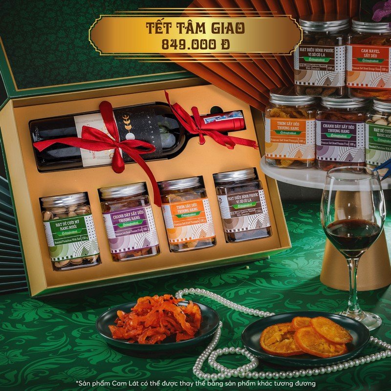 Hộp quà Tết Tâm Giao Nonglamfood cao cấp gồm rượt vang, hoa quả sấy, hạt dinh dưỡng tặng gia đình, cơ quan | BigBuy360 - bigbuy360.vn