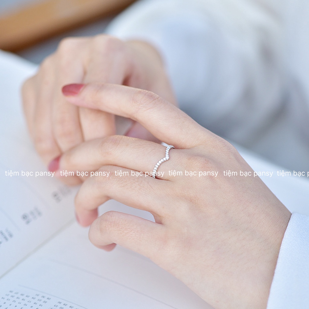 Nhẫn bạc nữ PANSY hình chữ V đính đá lấp lánh, nhẫn nữ 1 hàng đá V-ring thời trang bằng bạc ta