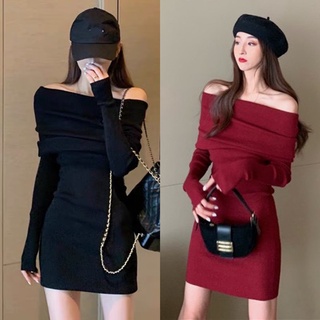 Đầm body đen đỏ trễ vai tay dài
