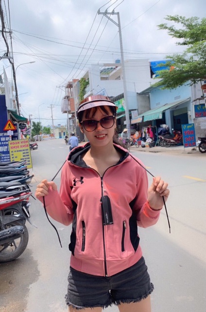 Áo khoác nữ da cá chống nắng cao cấp thêu chữ viền túi ảnh thật | BigBuy360 - bigbuy360.vn