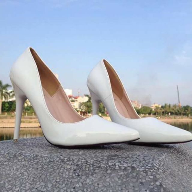 Giày Louboutin trắng 11p