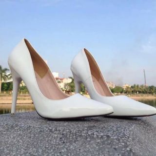 Giày Louboutin trắng 11p