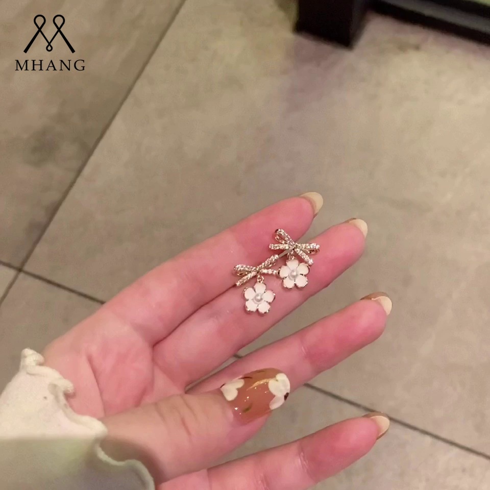 Đôi Bông Tai Dáng Rơi Họa Tiết Hoa Đính Đá Thời Trang Cho Nữ