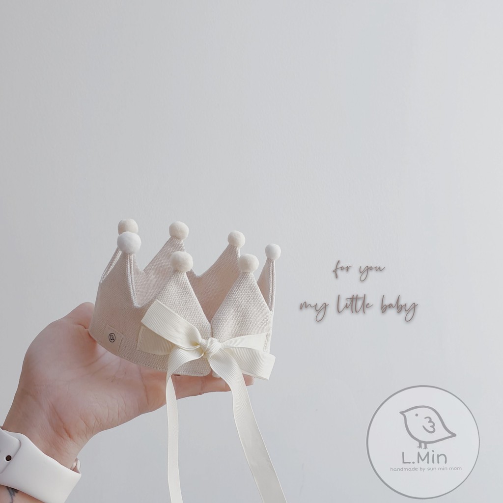 Vương miện thêu tên bé by l.min