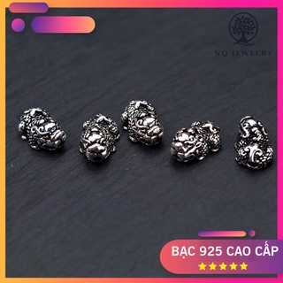 Charm bạc tỳ hưu xỏ ngang