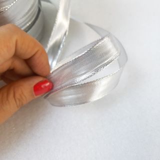 Dây ruy băng nhiều màu sáng lấp lánh