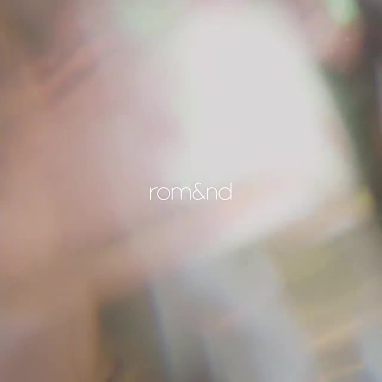 [NEW 14-17] Son Tint bóng siêu lì, căng mọng môi Hàn Quốc Romand Glasting Water Tint 4g (04 Đỏ Nâu, 03 Cam Gạch) | BigBuy360 - bigbuy360.vn