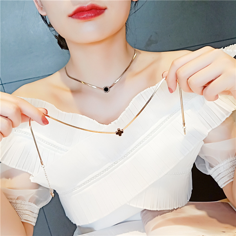 Dây Chuyền Thép Titan Mạ Vàng 18K Mặt Hình Cỏ Bốn Lá Thời Trang
