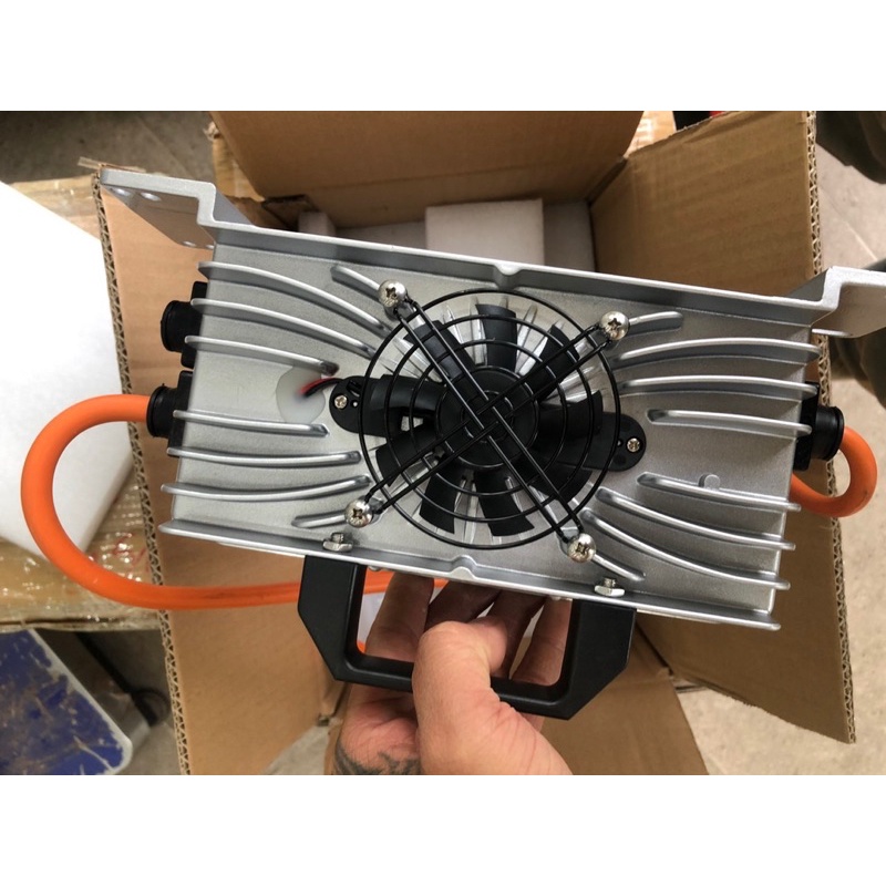 Bộ sạc pin xe điện du lịch LVTONG S14 ,dành cho pin li-ion 20s 84v