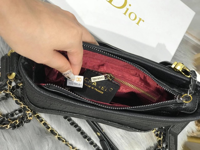 Túi X hobo da sần box nam châm | BigBuy360 - bigbuy360.vn