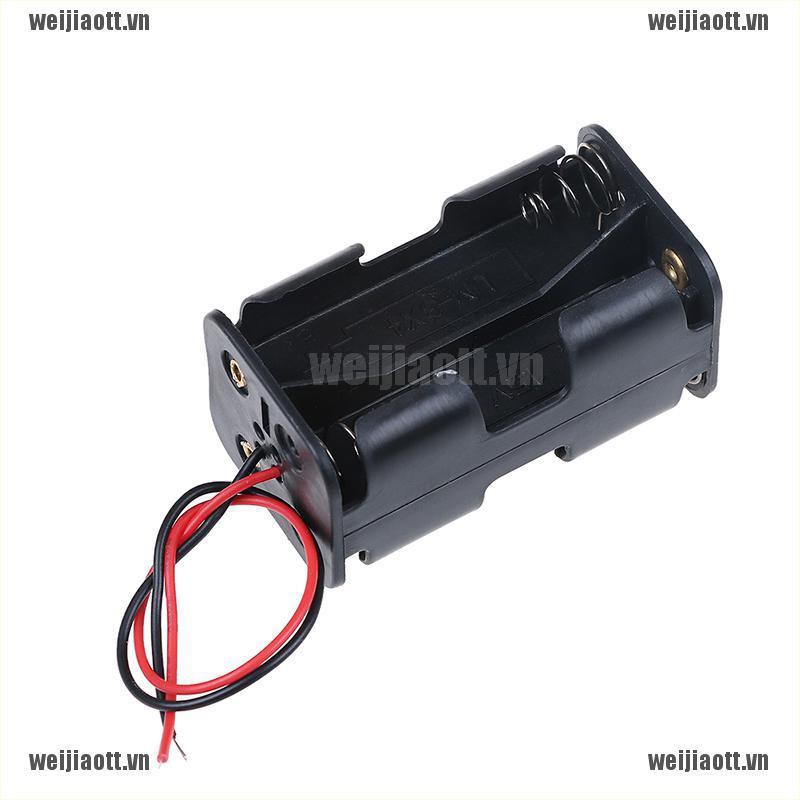 Set 1 hộp gắn pin làm từ nhựa màu đen có dây đựng 4 pin AA