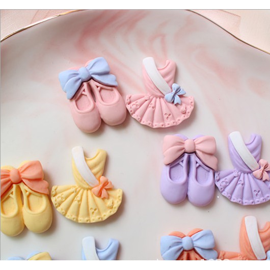 Charm giày ballet và áo dạ hội các màu trang trí vỏ ốp điện thoại, dán Jibbitz, DIY