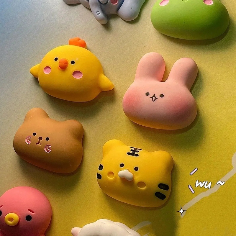 Bộ 4 Miếng Dán 3D Hình Động Vật Hoạt Hình Trang Trí Điện Thoại