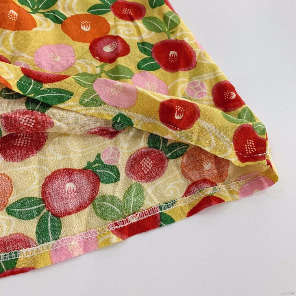 Váy yếm gắn hoa dễ thương cho bé gái