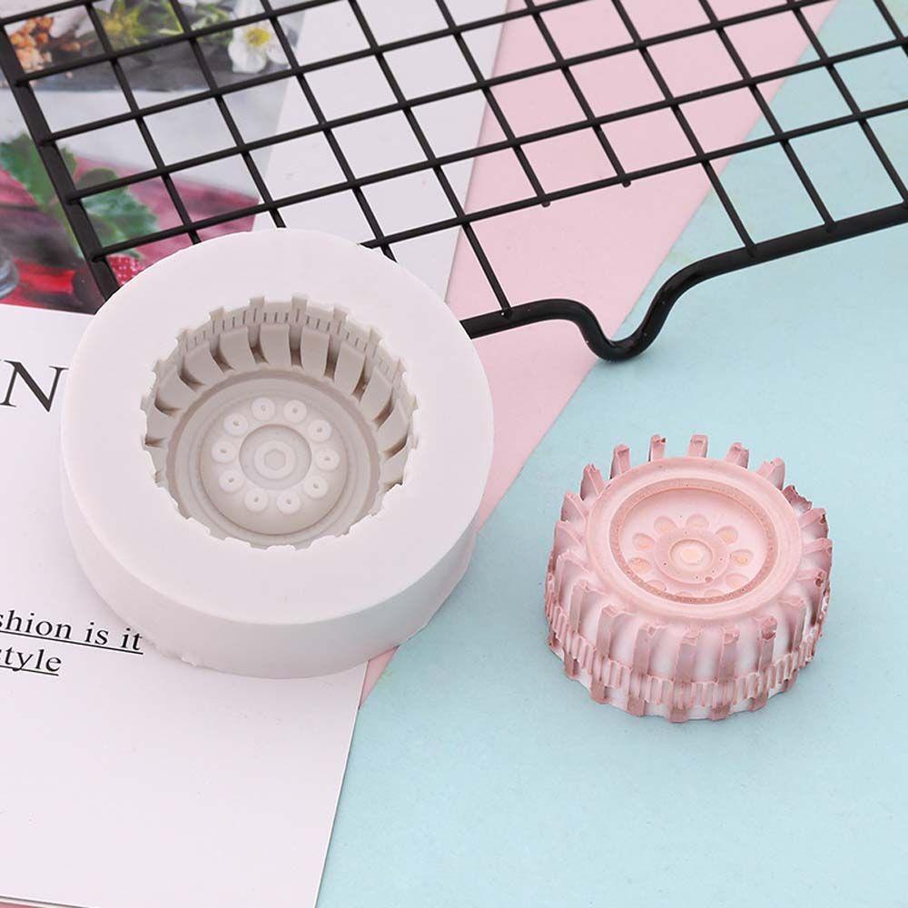 Khuôn Silicone Làm Bánh Hình Bánh Xe Ô Tô