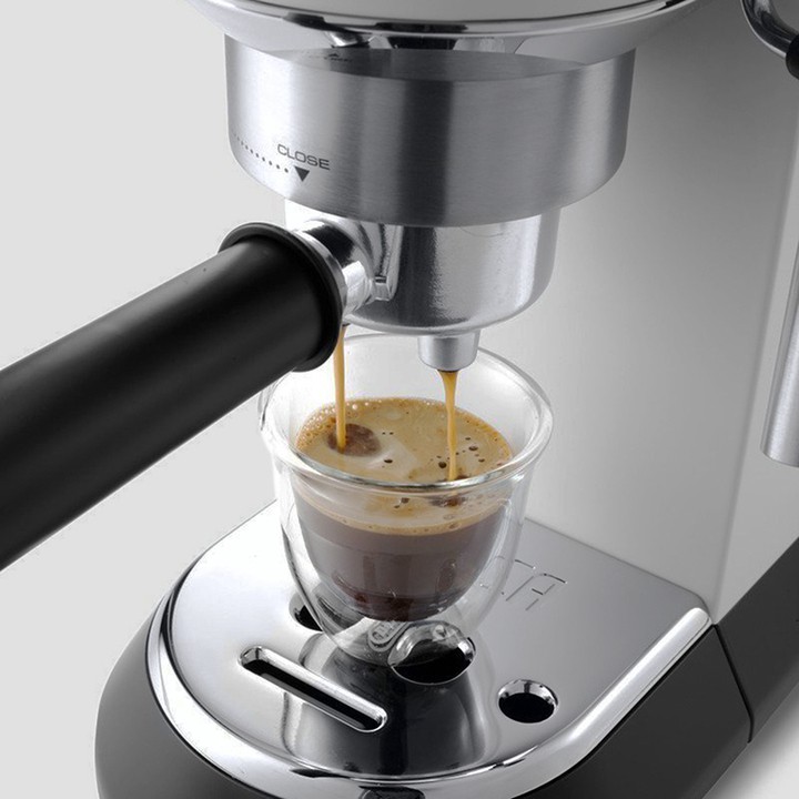 Máy pha cà phê thương hiệu của ITALIA Delonghi, mã EC685.M Hàng Chính Hãng