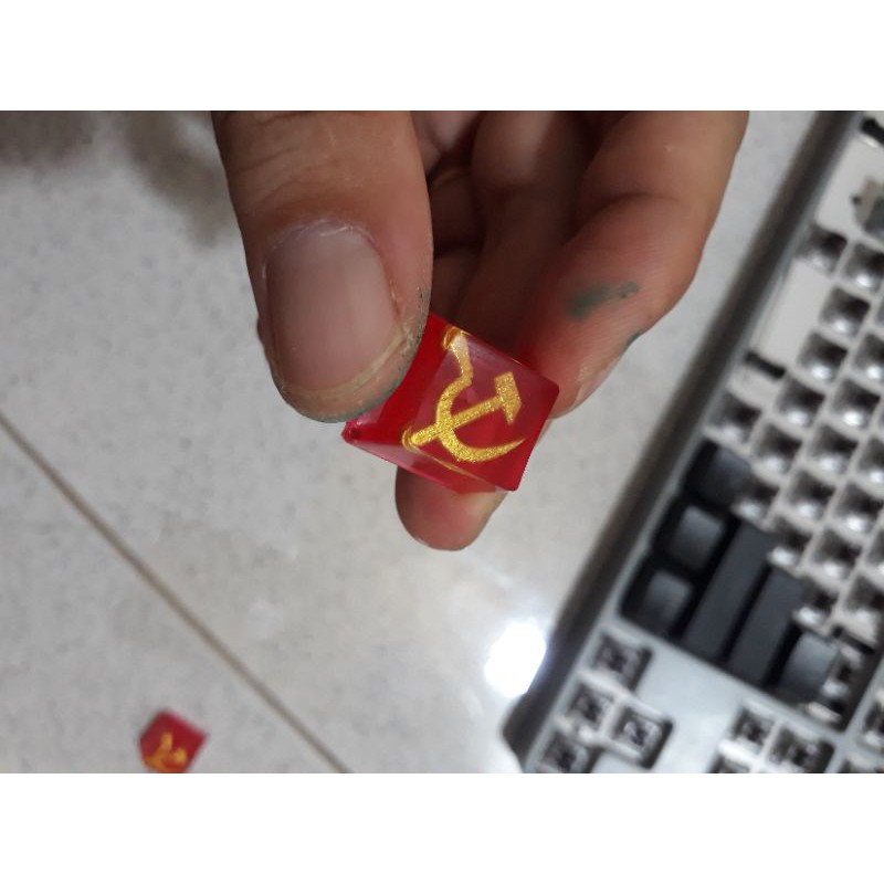 Keycap artisan búa và lưỡi liềm trang trí bàn phím cơ