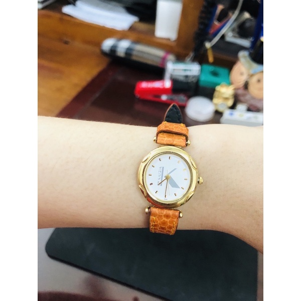 Đồng hồ nữ si nhật hiệu Krizia