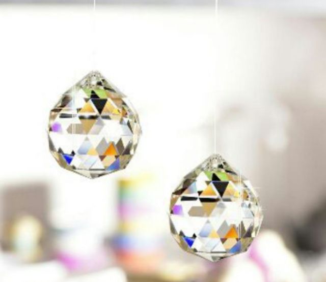 Viên kim cương thủy tinh trang trí