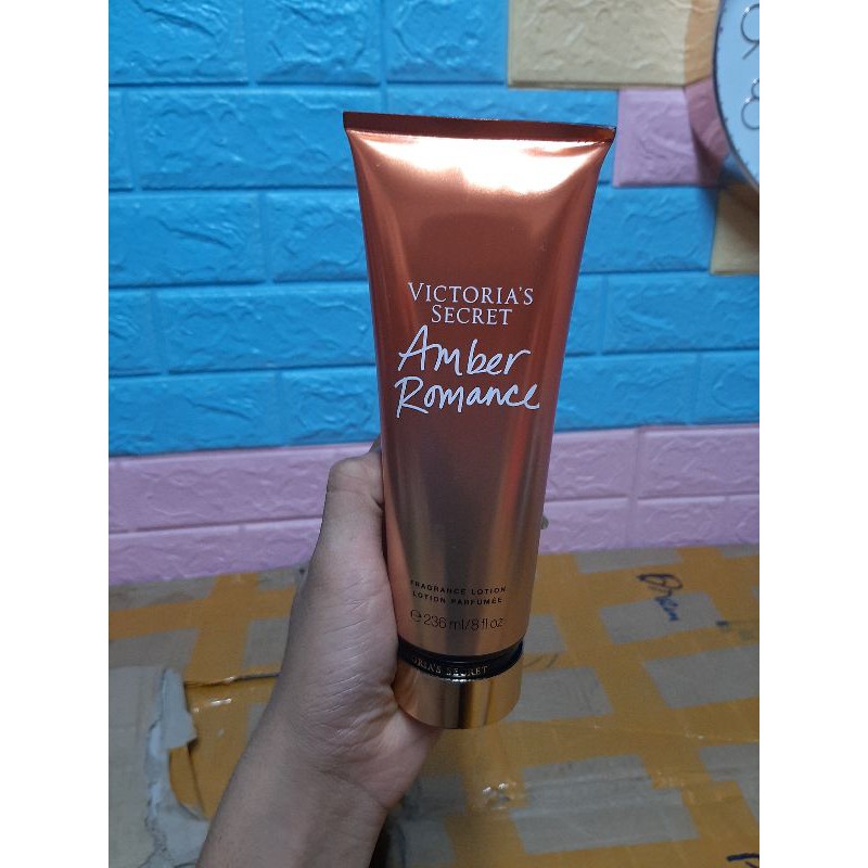 ❣️❣️DƯỠNG THỂ VICTORIA'S SECRET VANILLA LACE FRAGRANCE LOTION .