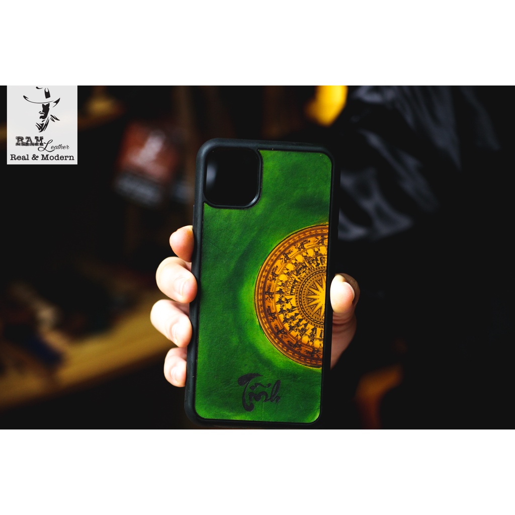 Ốp Lưng Iphone RAM Leather Da Bò Italia Vegtan Trống Đồng Việt Nam Xanh Lá