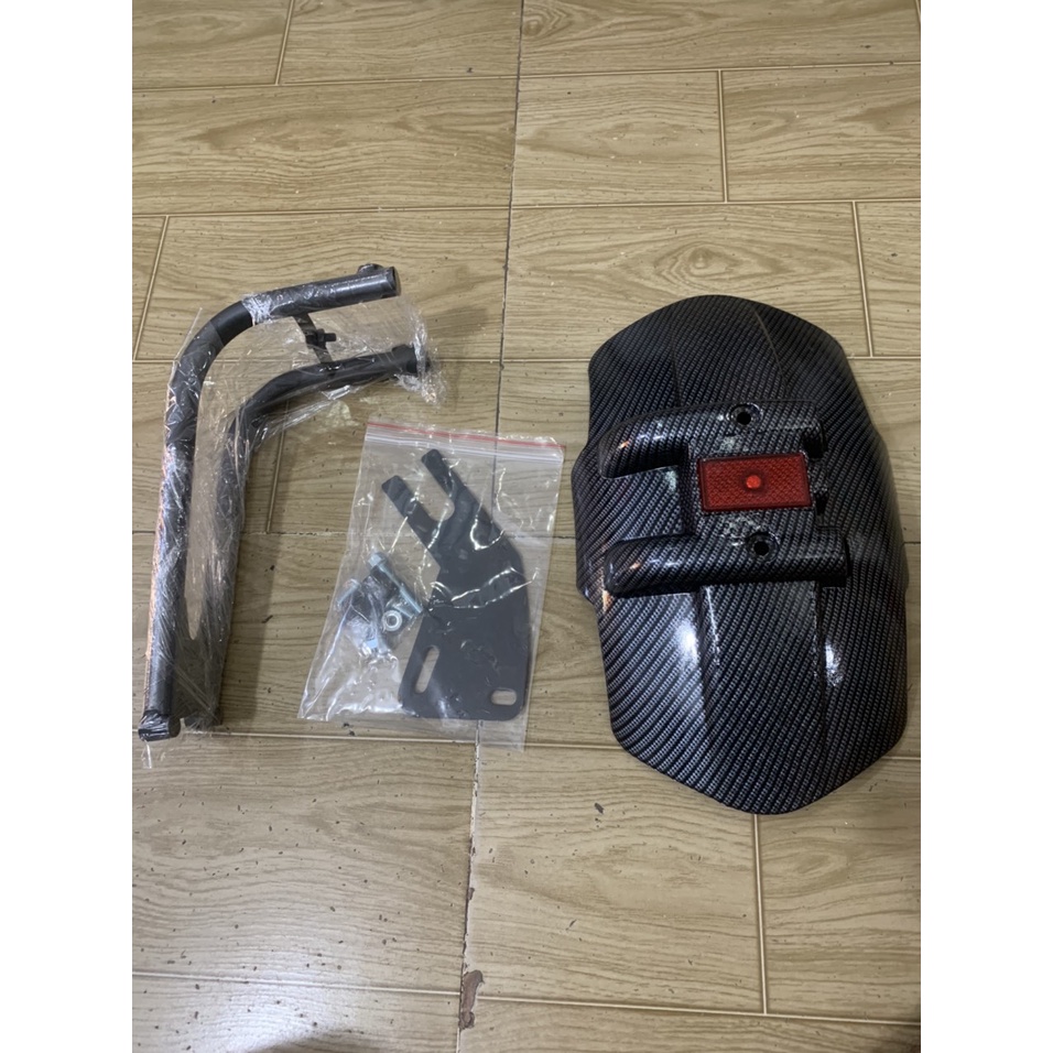 Dè chắn bùn kiểu moto màu CACBON gắn được nhiều loại xe máy