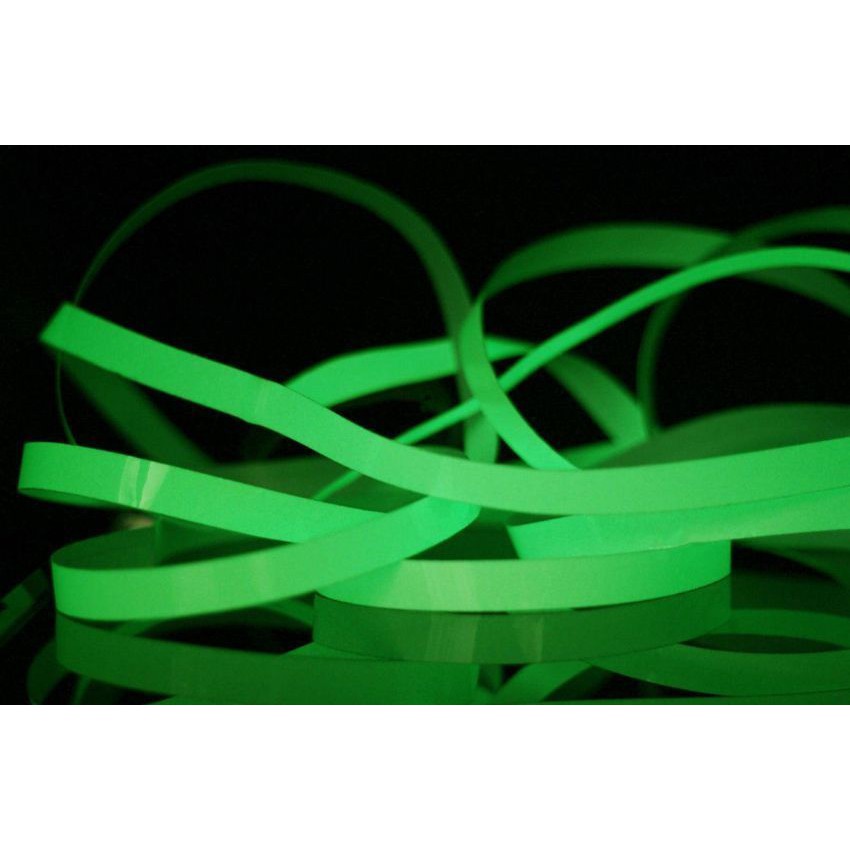 Cuộn băng dính hiệu ứng dạ quang màu xanh lá tiện dụng khi đi lại trong đêm tối