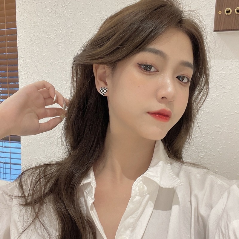 Đôi khuyên tai hình trái tim họa tiết ô vuông thời trang cho nữ