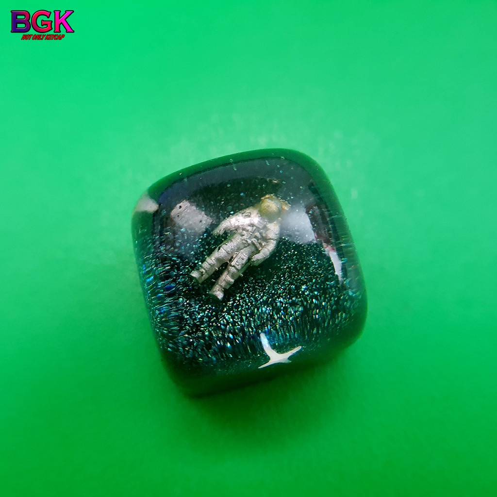 Keycap Lẻ hình Phi Hành Gia ngoài vũ trụ cực đẹp SA  Doom profile ( keycap resin độc lạ )( Keycap Artisan )