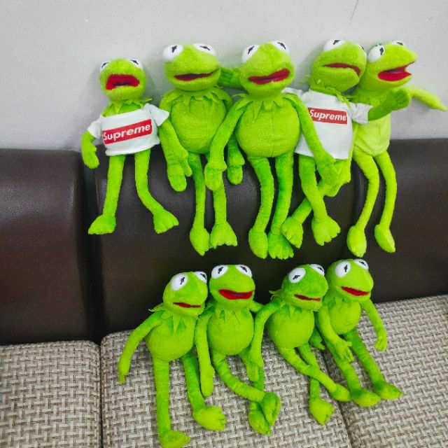 Gấu bông ếch Kermit meme màu xanh