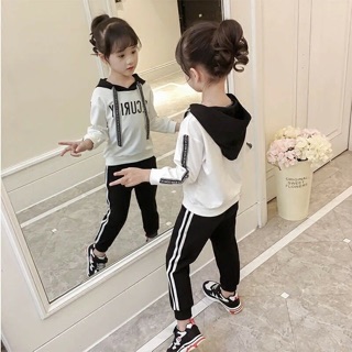 Bộ thể thao có mũ cho bé